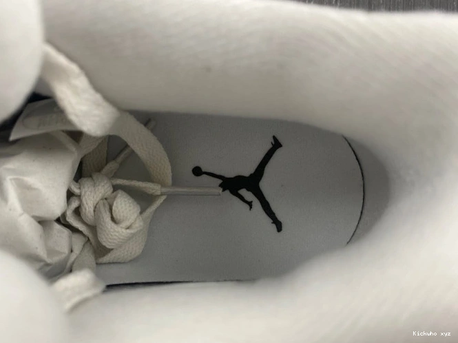 4 Moments Jordan AQ9129-001 Air Frozen 0816